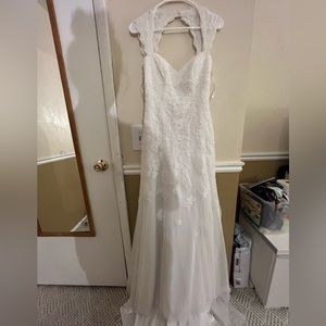 David’s bridal wedding dress size 4
